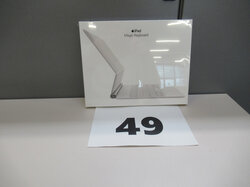 Nr._049_Apple_i_Pad__Magic_Key_Board__neu__Mindestgebot_180_Euro_01.JPG