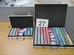 Nr._027_Zwei_Koffer_Poker_Spiele_gebraucht_Mindestgebot_20_Euro_01.JPG