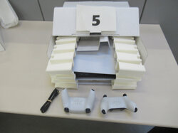 Nr._005_1_Play_Station_5_mit_2_Controllern__gebraucht__Mindestgebot_200_Euro_01.JPG