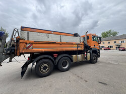 Nr._25_20_LKW_MAN_TGS_mit_Streugerät_Stratos_II_Mindestgebot_42.000_Euro.JPG