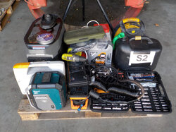  Nr._S02_1_Posten_mit_Werkzeug_und_Stromgenerator_und_Lampe_Mindestgebot_300_Euro.JPG