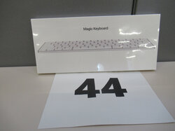 Nr._044_Apple_Magic_Keyboard__neu__Mindestgebot_50_Euro_01.JPG