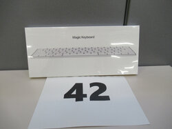 Nr._042_Apple_Magic_Keyboard__neu_Mindestgebot_50_Euro_01.JPG