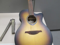 Nr._106__1_Gitarre_Tramontane__gebraucht_mit_Notenständer_und_Tasche__Mindestgebot_80_Euro_01.JPG