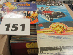  Nr._151_1_Posten_mit_333_Schallplatten_verschieden_Genres_160_Euro_01.JPG