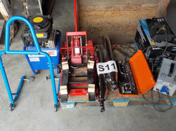  Nr._S11_Kleinposten_Inventar_Motorrad_Werkstatt_Mindestegebot_150_Euro.JPG
