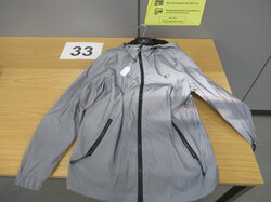 Nr._033_Laufjacke_C_u._A_Gr._M_Mindestgebot_10_Euro_01.JPG