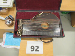  Nr._092_1_Zither_Musikinstrurment_beschädigt_5_Euro_01.JPG